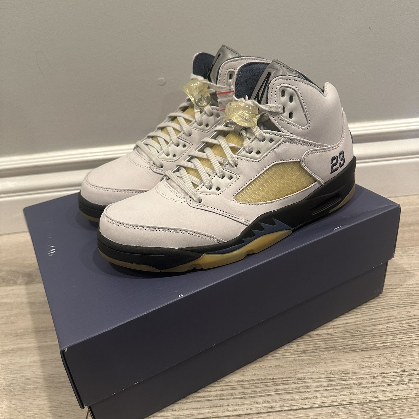 Size 10.5 - A Ma Maniére x Air Jordan 5 Retro Dawn W