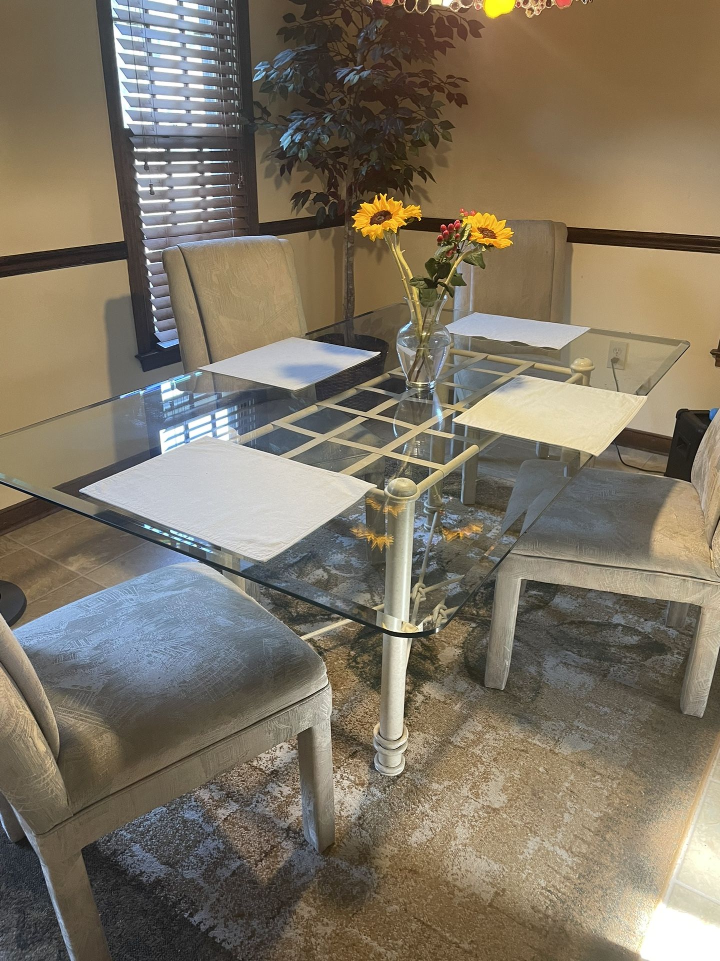 Dinning Room Table & Chairs