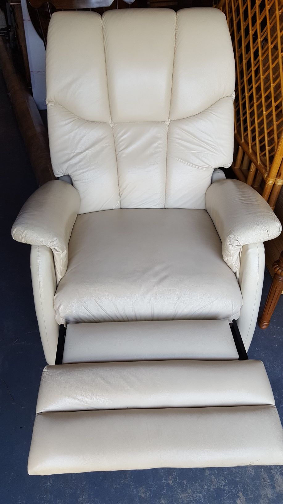 Berkline Euro Massage Chair / Recliner