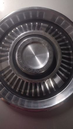 14' (4) Pontiac Hubcaps