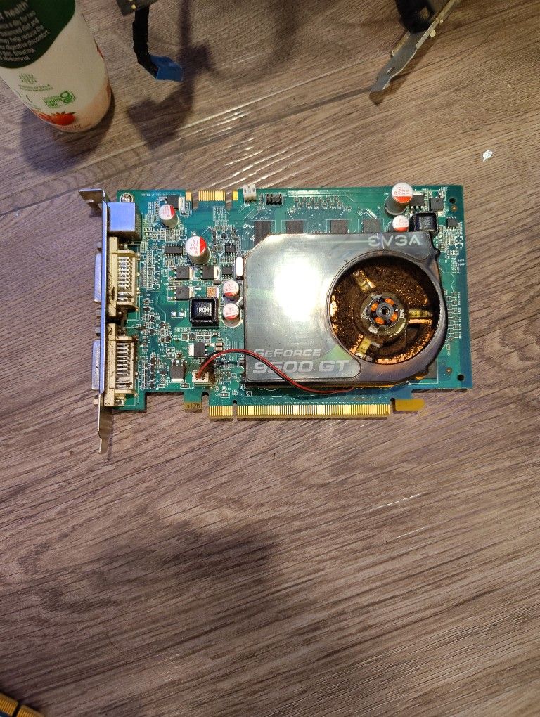 EVGA GeForce 9500 GT graphics card. Á