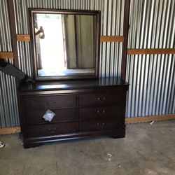 Ashley Dresser with Mirror