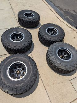 Off-road rock mud tires w/wheels
