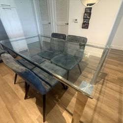 Dining table / mesa de comedor vidrio with 4 shirts