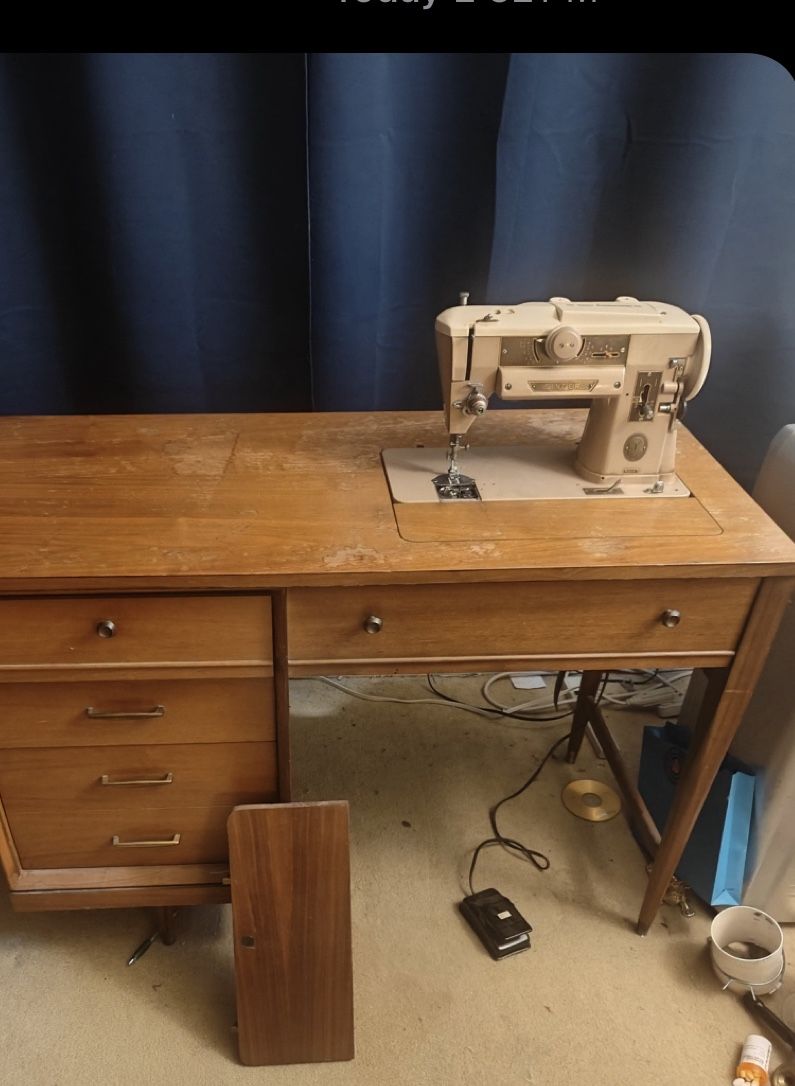 Old Singer And Great Vacation