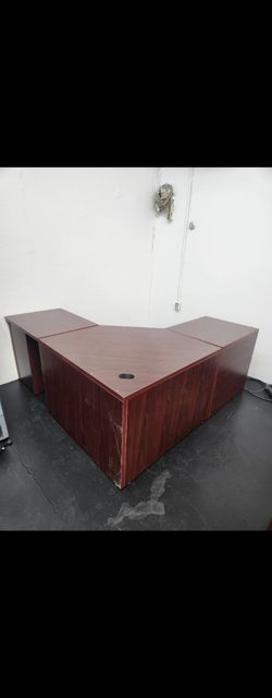 Corner desk in good condition