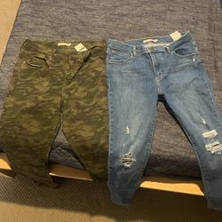 Levi’s 721 high rise Size 32 Brand new wore Both Pairs Once And lost weight so Now They Are To Big 