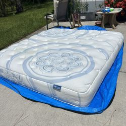 King Prana Karma Sky only 2 years old was in a vacation home less than a year of use. I can deliver   Retail $3,889 Your Price $775 