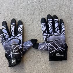 Cutters Game Day receiver football gloves, size M