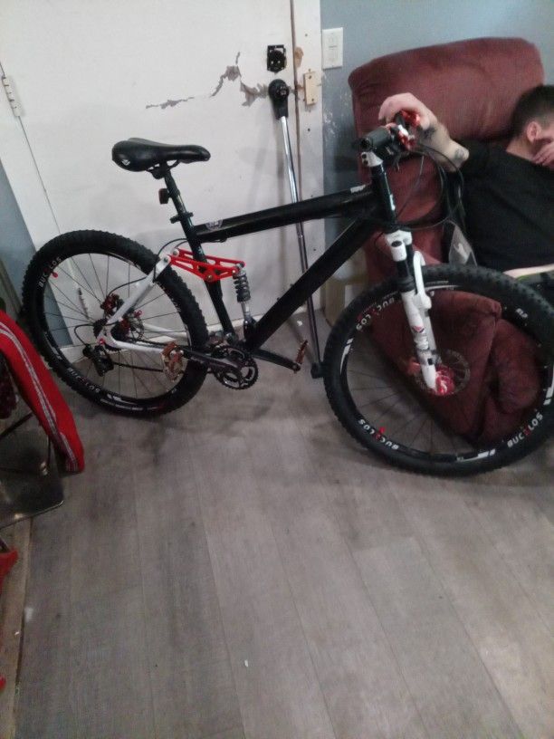 Genissis Mountain Bike