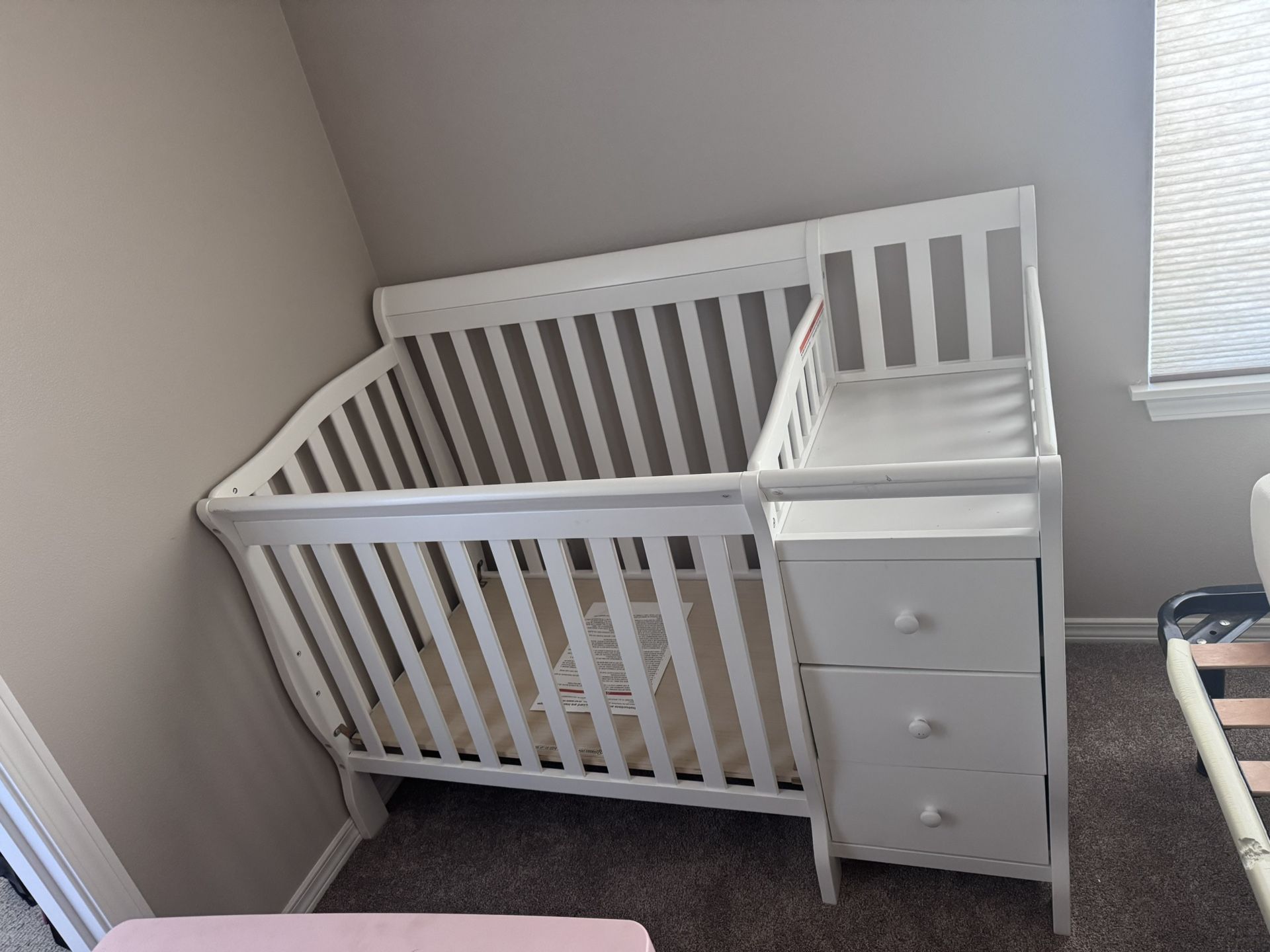**Price Reduced!** BRAND NEW White Dream On Me Jayden 4‑in‑1 Mini Convertible Baby Crib & Changer with Storage