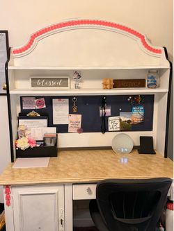 girl’s desk