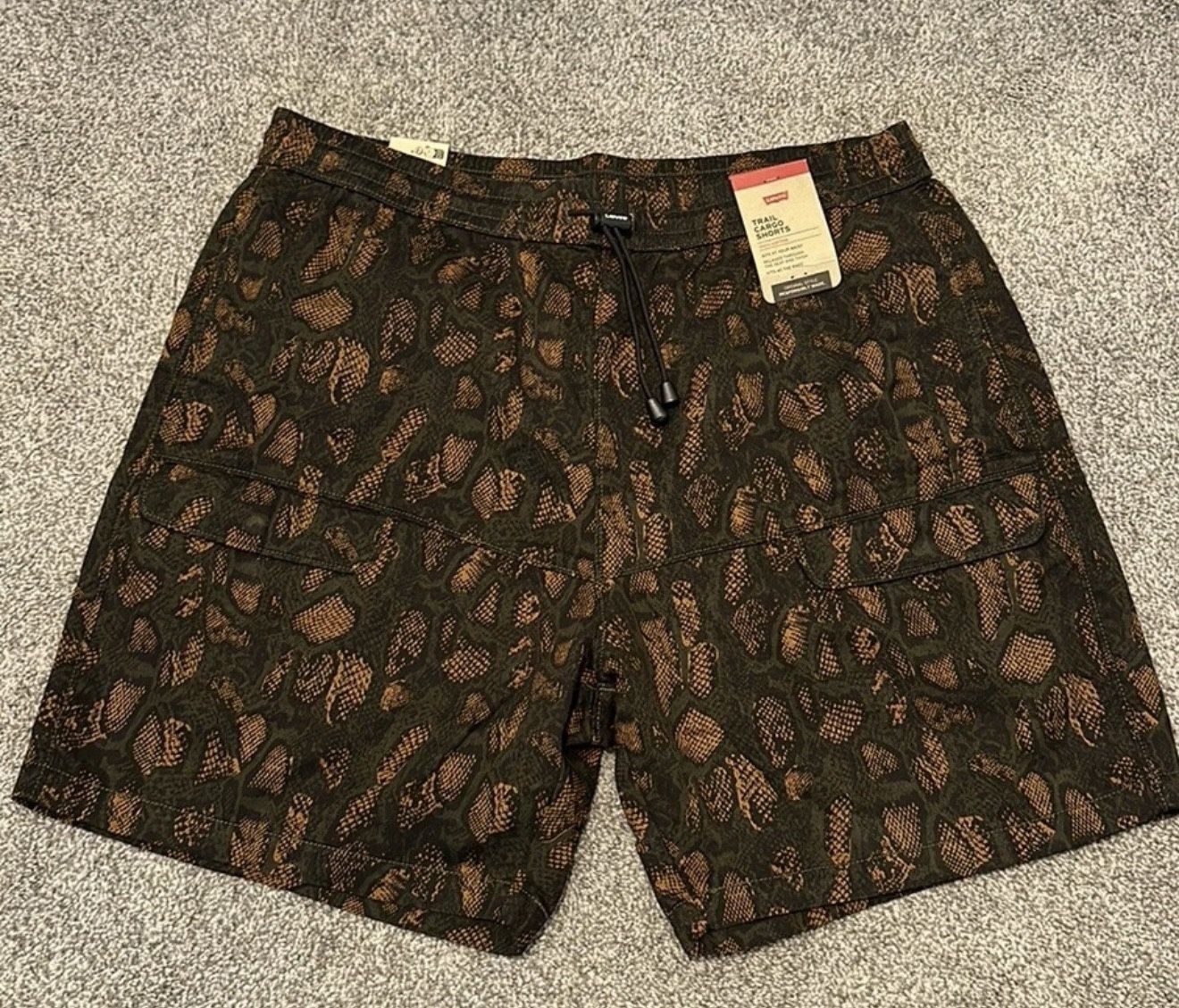 Levi’s Men’s Trail Cargo Shorts, Size XXL, Green