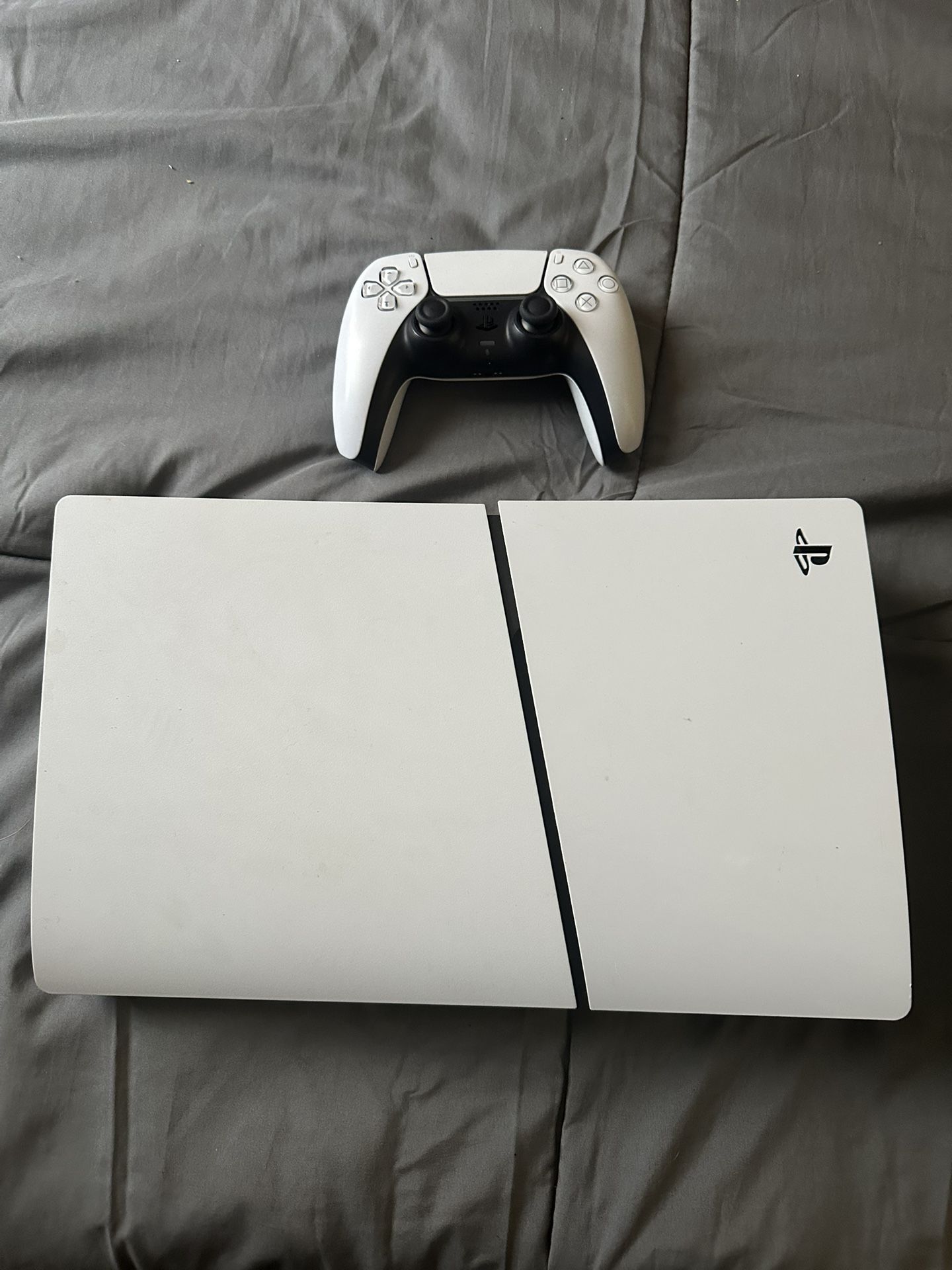 PlayStation 5 Digital Edition Slim White (with Controller And Cords)