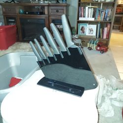 Space saving Knife set holder