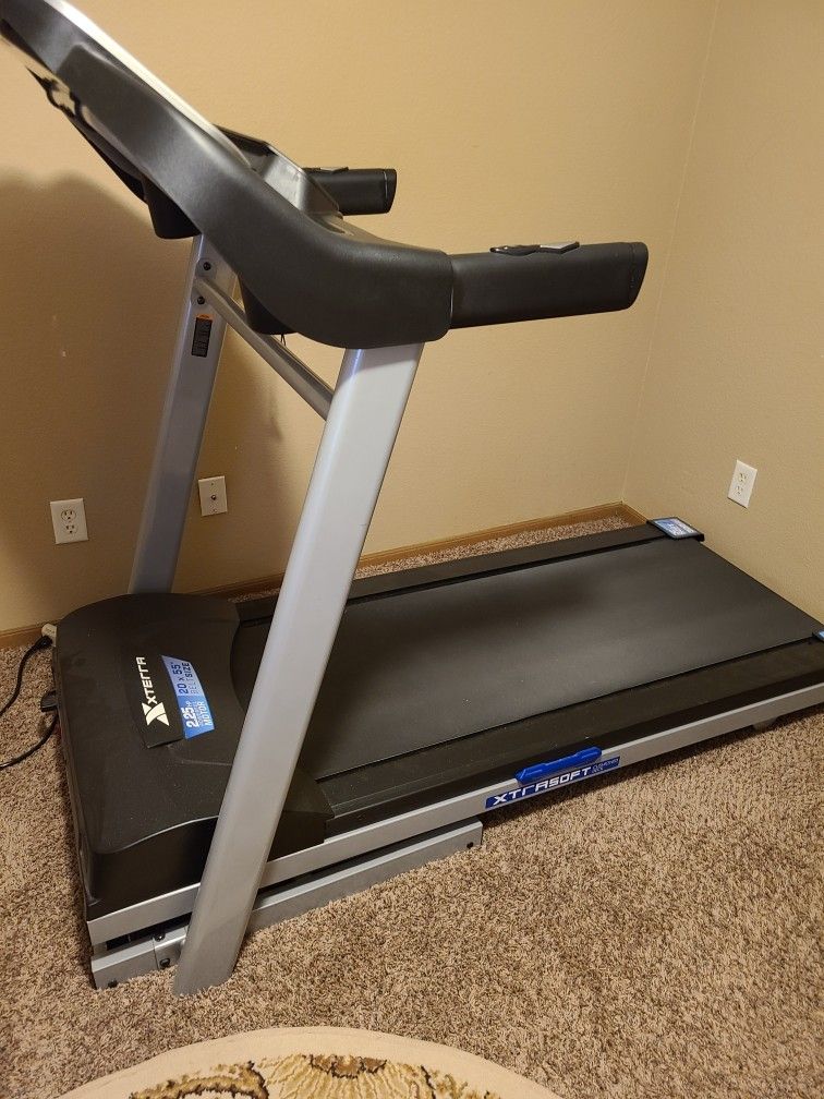 XTERRA TRX2500  Folding Treadmill 