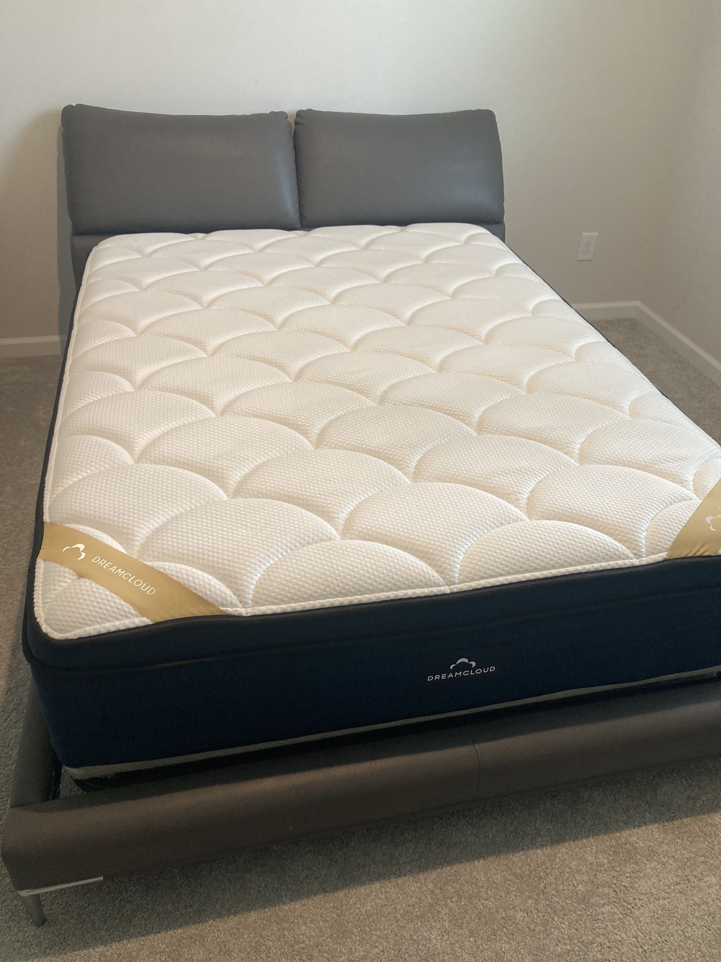 The DreamCloud Premier Rest, Queen, Like New, Perfect Condition