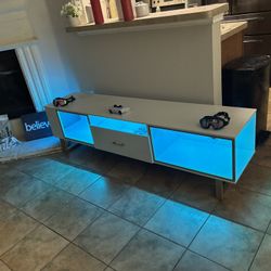 WHITE TV STAND WITH RGB LIGHTS 