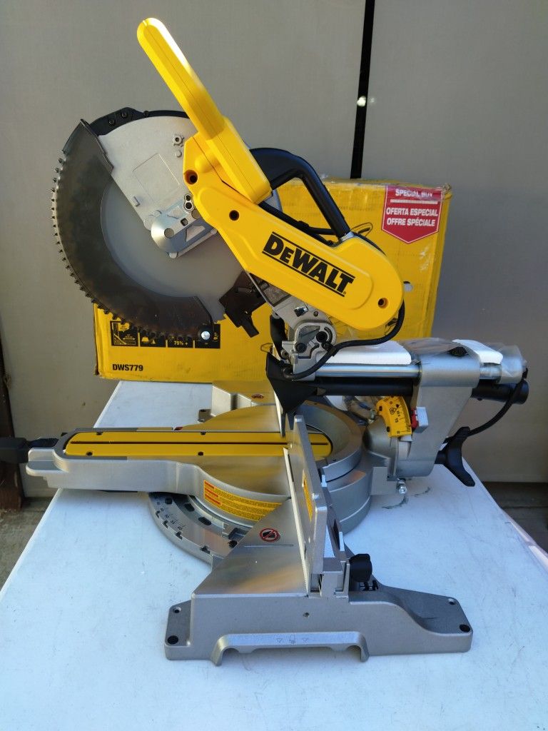 DeWalt Double Bebel Sliding Miter Saw