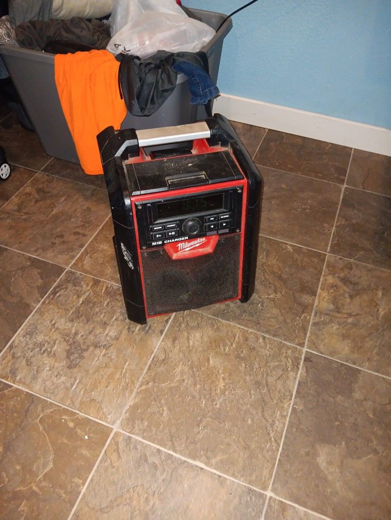 Milwaukee M18 Charger Radio
