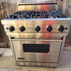 30" Viking Gas Range And Hood In Good Condition 