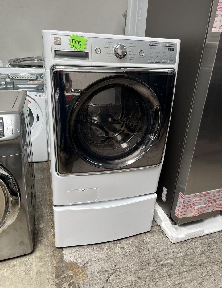 WHITE KENMORE ELITE FRONT LOAD WASHER 5.2 CUBIC FEET for Sale in San
