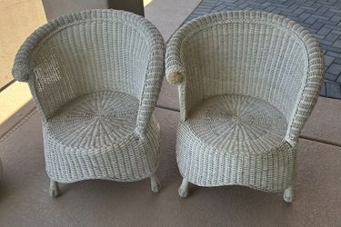 Pair of Vintage White Wicker Barrel Chairs – Indoor/Outdoor