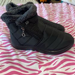 Woman’s Snow Boots 
