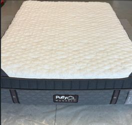 Puffy Monarch Mattress, King, Like New, Perfect Condition