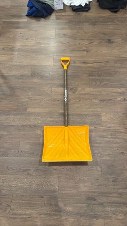 Garant Snow Shovel with D-Handle