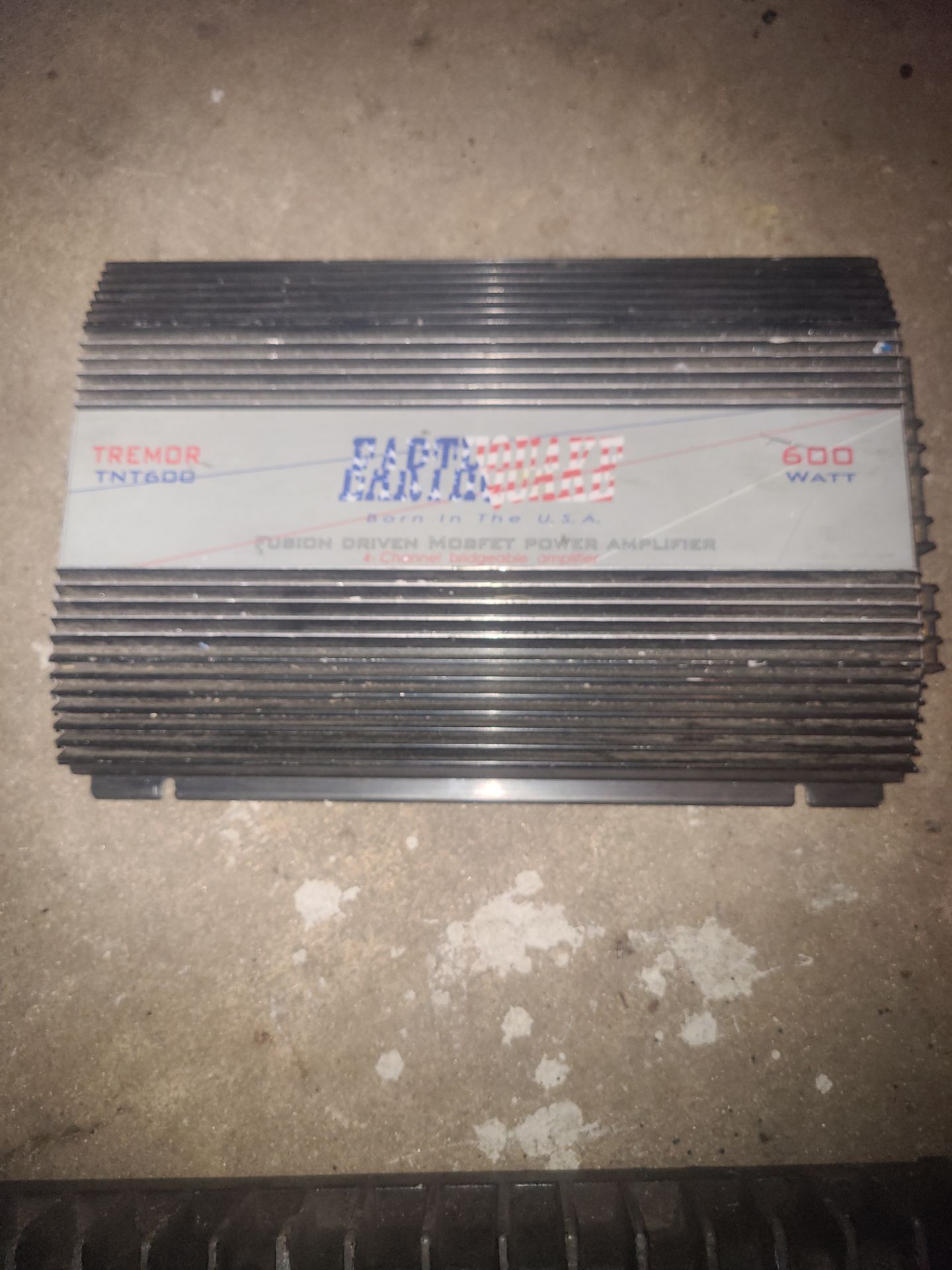 Earthquake Tremor TNT600 amplifier