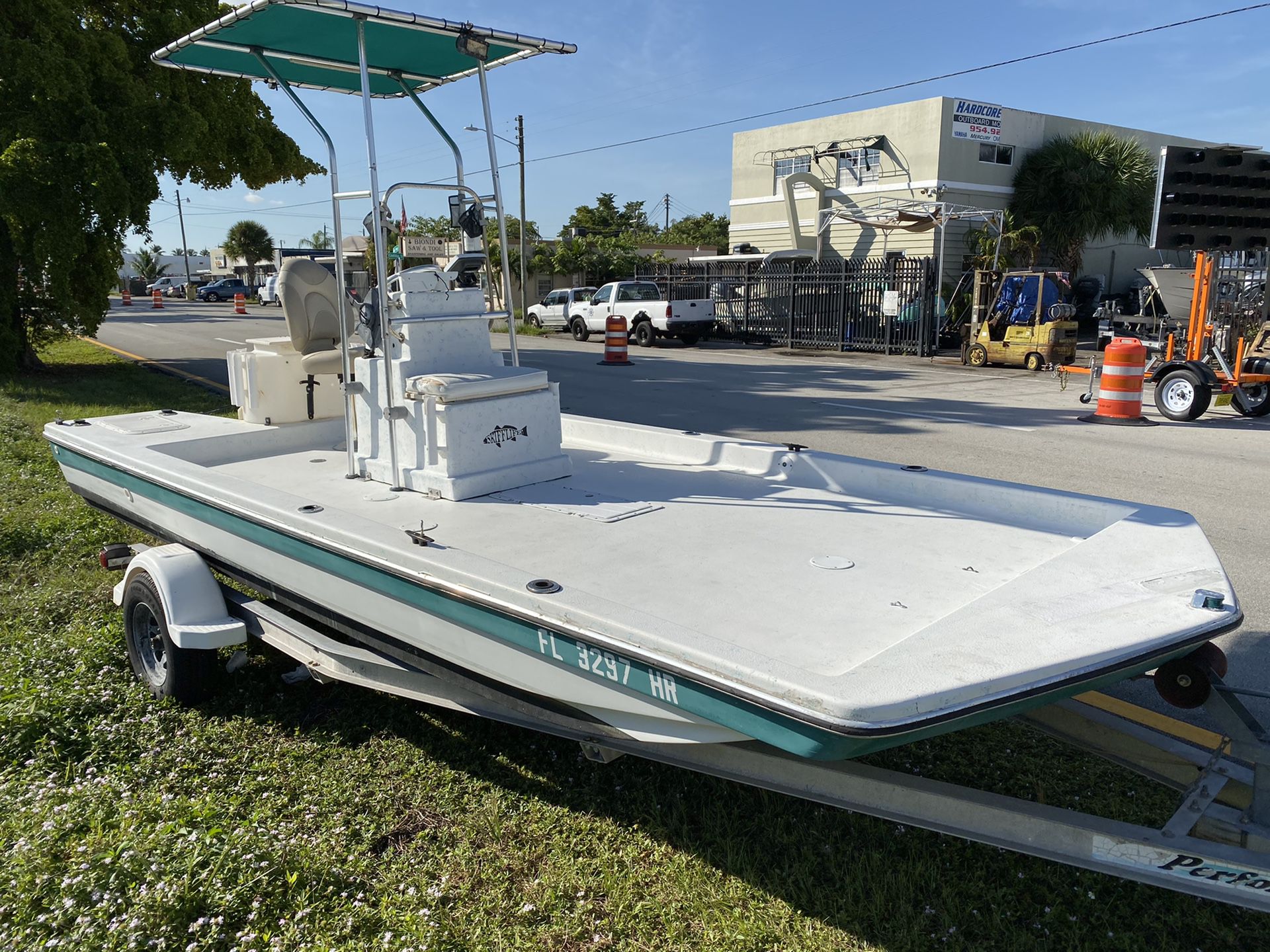 19 ft center console fishing boat
