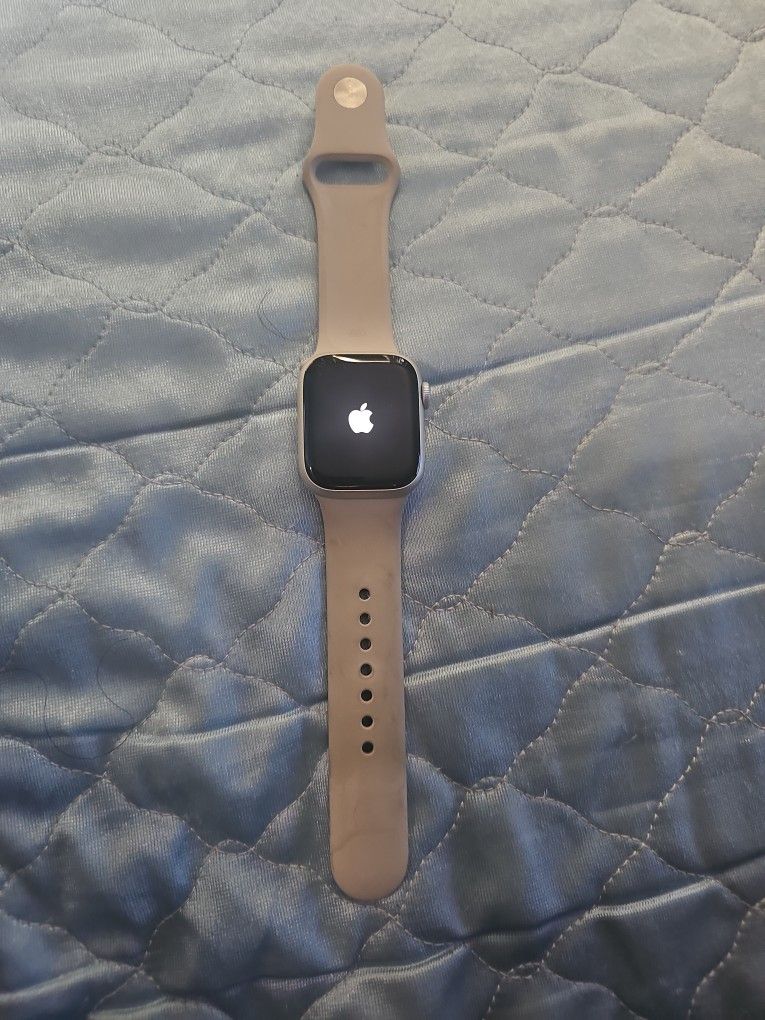 Apple Wataxh For Sale 100$. Its New I Didn't Like It