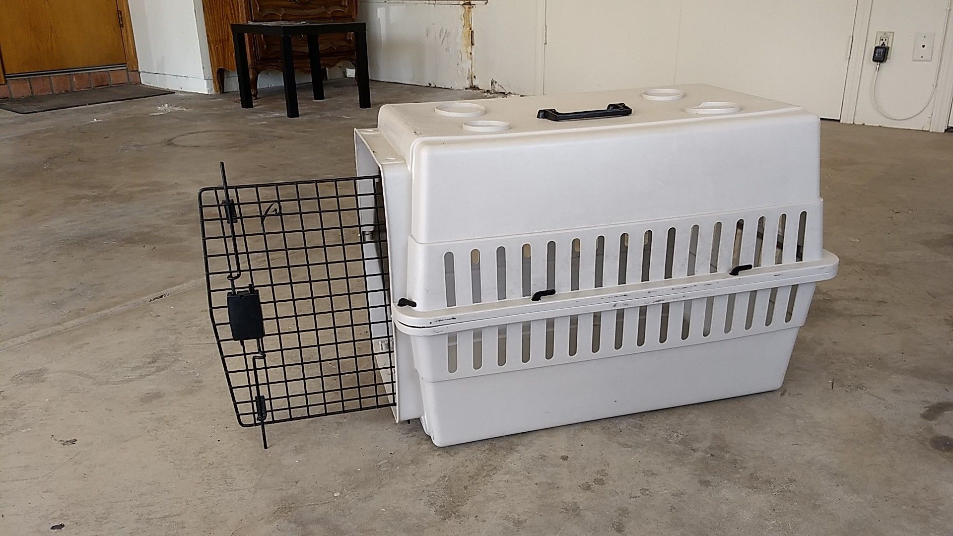 Dog crate (small)