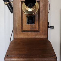 "VINTAGE THE COUNTRY BELLE" by GUILD. WOOD WALL PHONE RADIO. SUPERHETERODYNE RADIO RECEIVER.