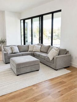 Large Grey Sectional + Ottoman - 6 Pillows - Like New - Delivery to Pomona / LA / IE