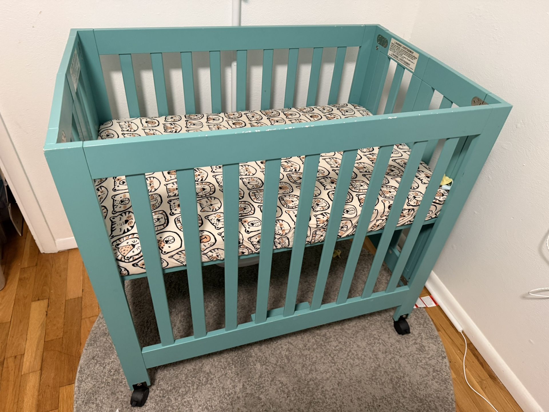 Baby mini crib Plus New Mattress