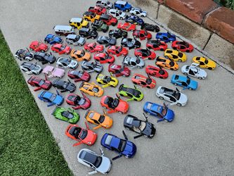 Lot Of 60 New Diecast Cars Scale 1/32 (VALENCIA) $180