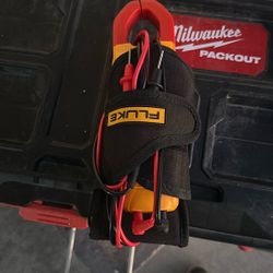 Fluke 323 Clamp Meter