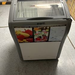 4.2. U Ft Display Freezer / Coverts To Refrigerator NEW