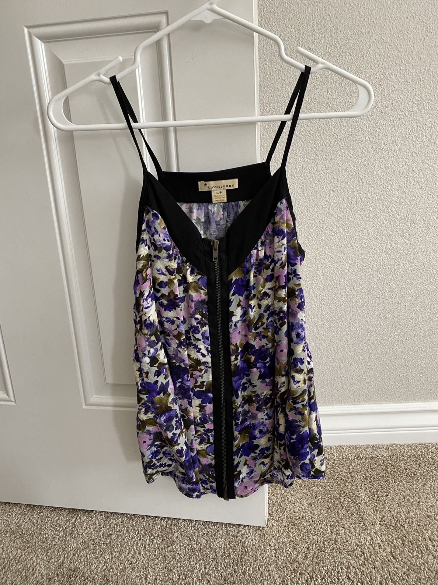 Women’s Forever 21 top size Small