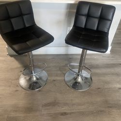 2 bar stools chairs
