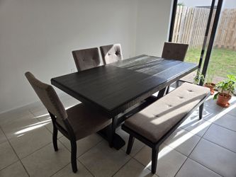 Dining table set