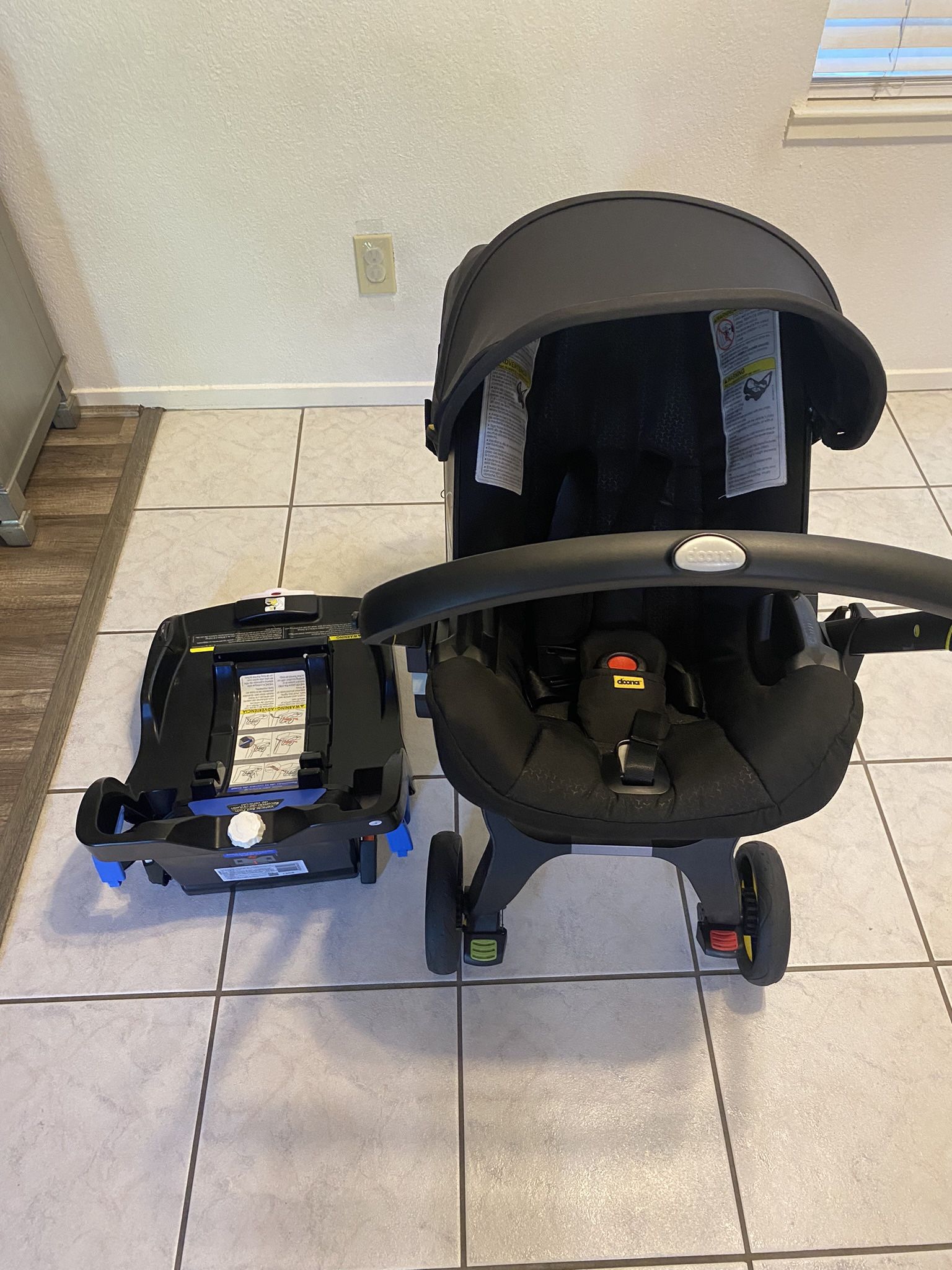 Doona Car seat Stroller Black