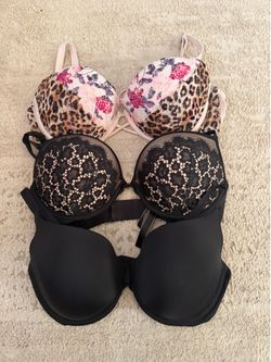 3  bras Victoria y pink 32 DDD  25 por los 3