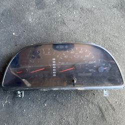 Toyota Camry LE 2005 Cluster  (OEM) 