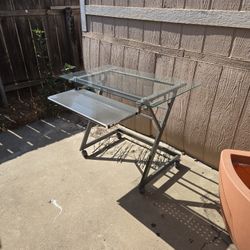 Cristal Desk  $50.00