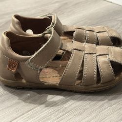100% Leather Naturino Unisex Kids Sandals in Little Kids Size 11!