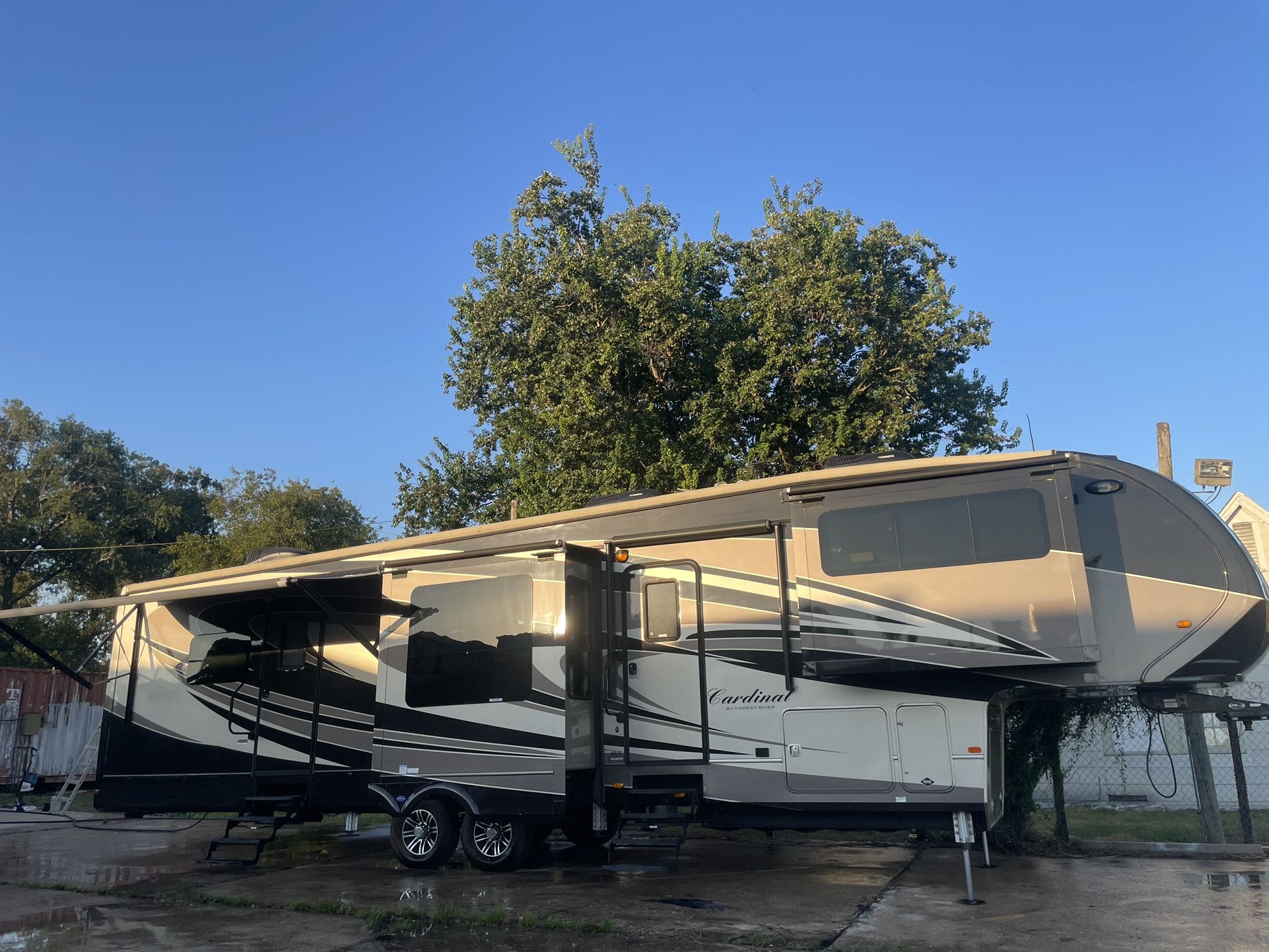 2017 CARDINAL 3825FL