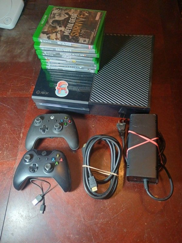 Xbox One Two Controllers 7 Games